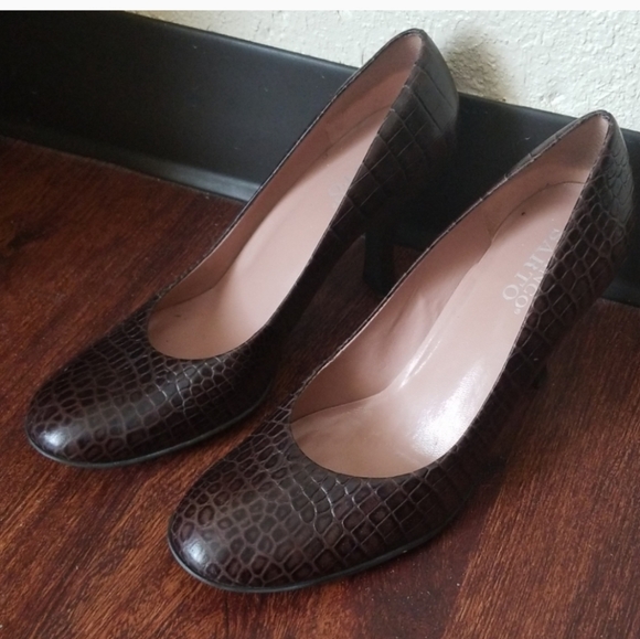 Barely worn designer heels, size 9 - Picture 2 of 8